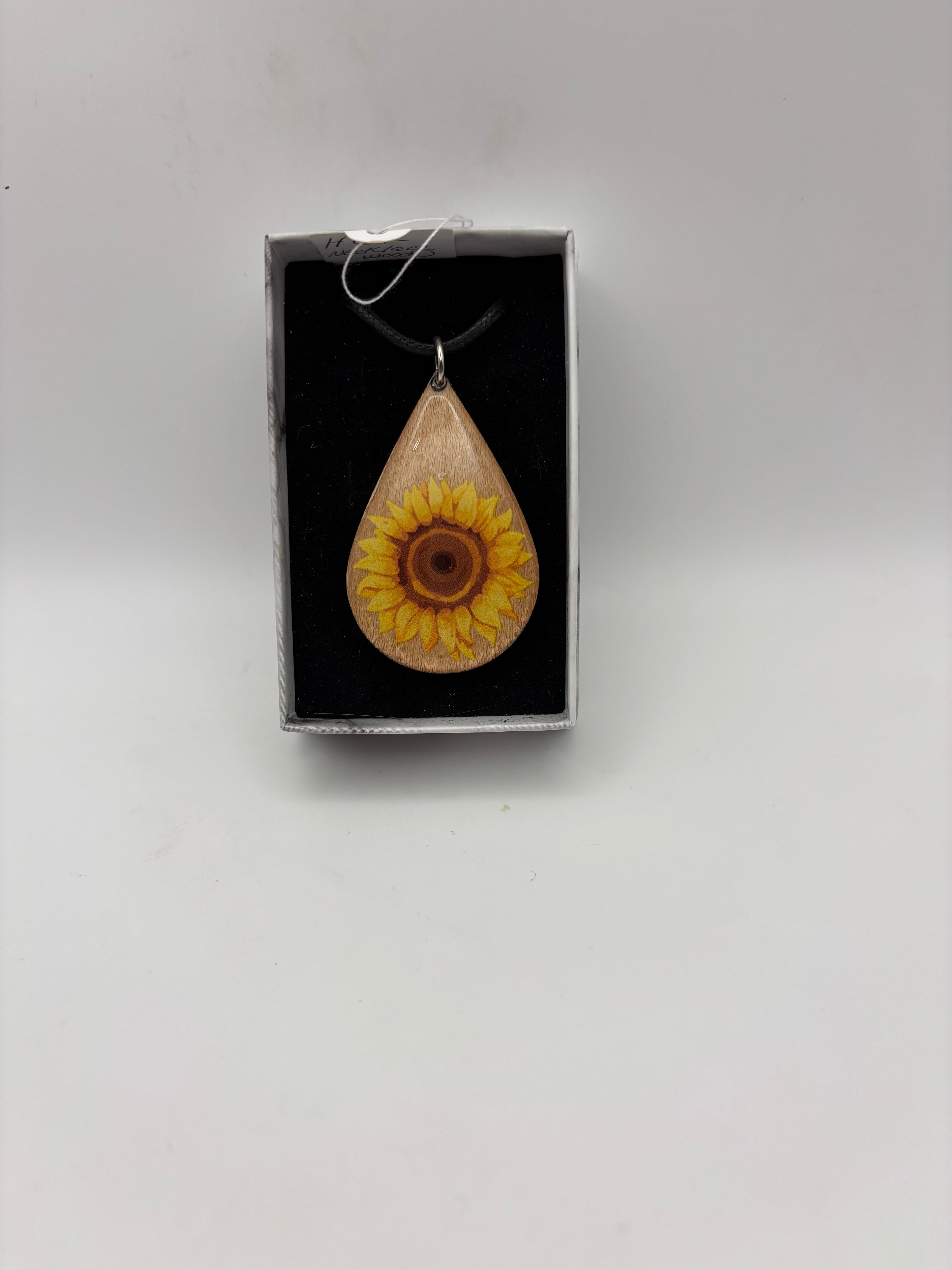 Wood pendent necklace