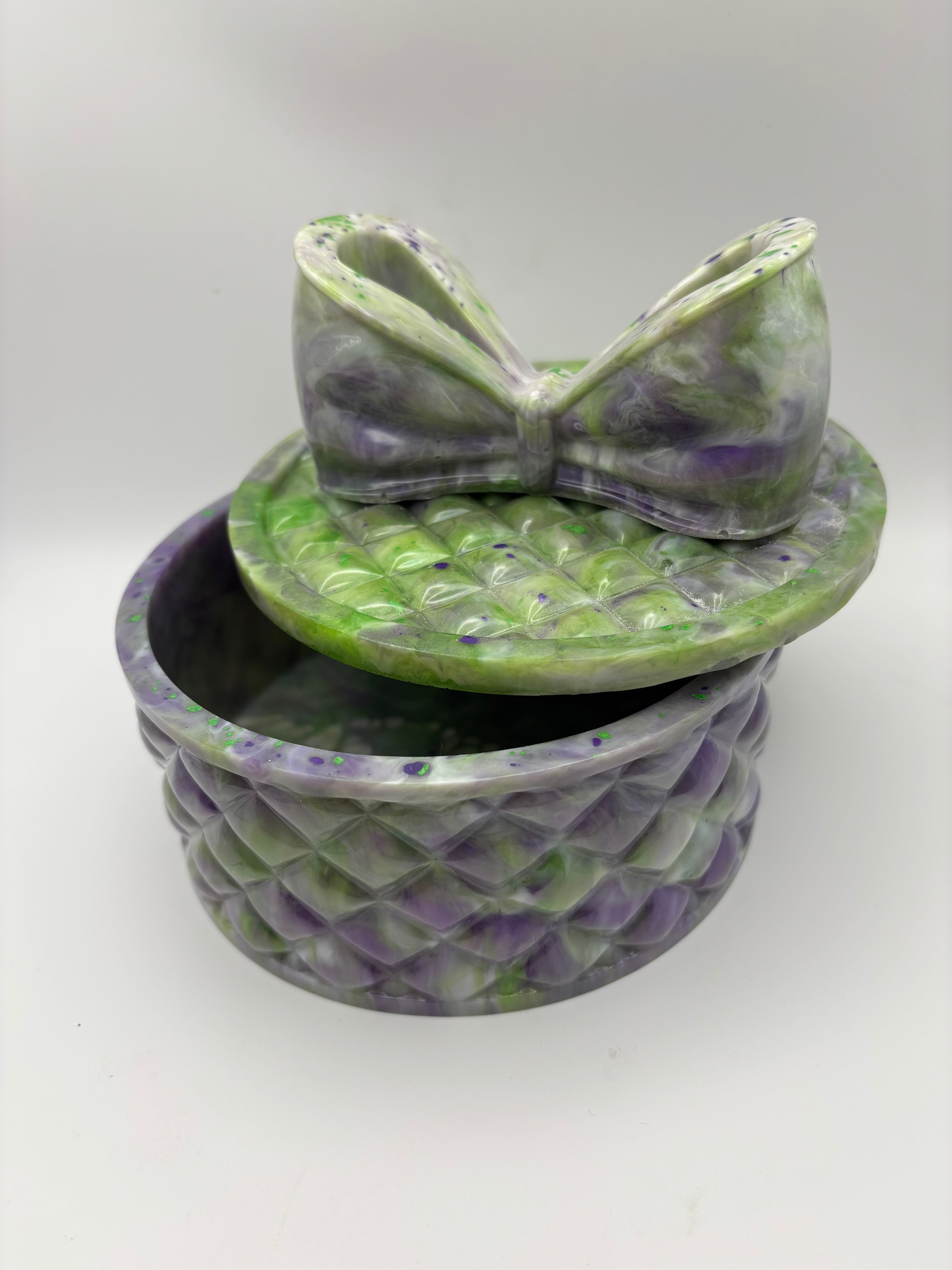 Resin bow trinket box
